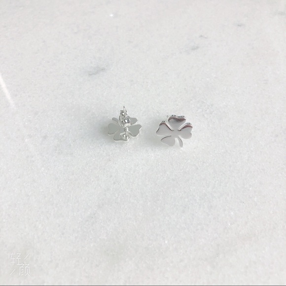 🍀 stainless steel stud earrings - Picture 2 of 7